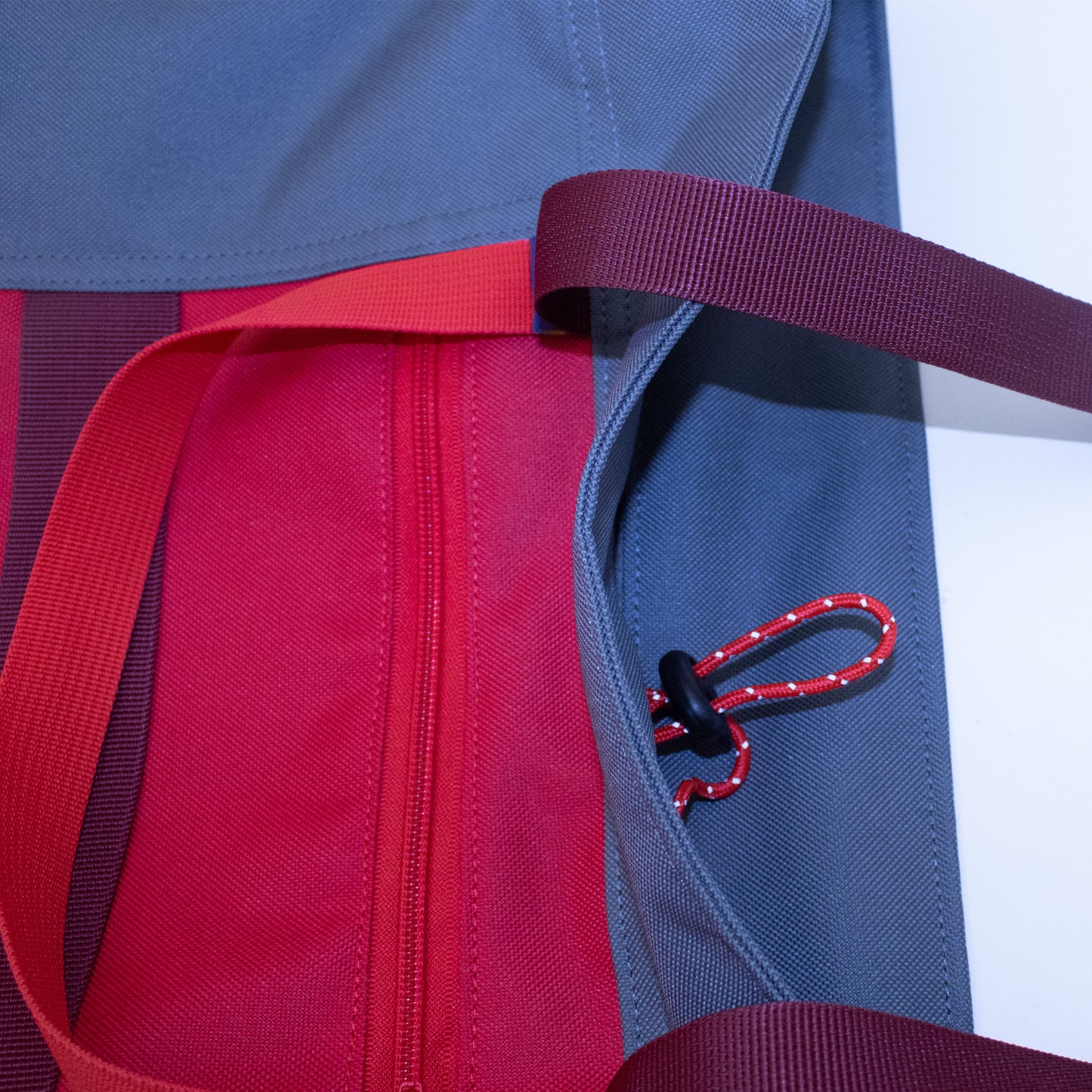 Cube Enlarged Shopper Bag Red-Grey - Uriel Studio